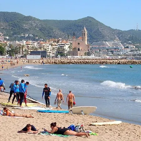 Babu Bcn - Welcoming, Peaceful, 20 Min Airport Drive, Easy Street Parking, 70m2 Apartament