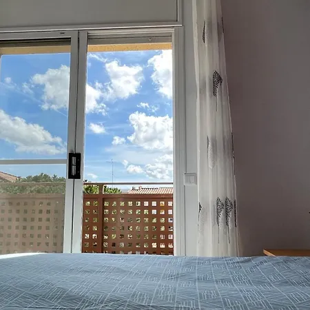 Apartament Babu Bcn - Welcoming, Peaceful, 20 Min Airport Drive, Easy Street Parking, 70m2