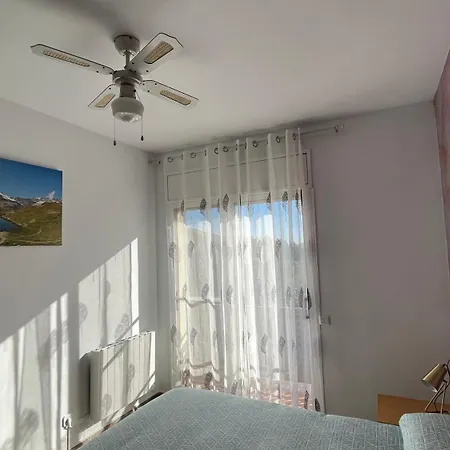 Babu Bcn - Welcoming, Peaceful, 20 Min Airport Drive, Easy Street Parking, 70m2
