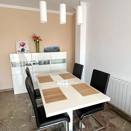 Apartament Babu Bcn - Welcoming, Peaceful, 20 Min Airport Drive, Easy Street Parking, 70m2 *