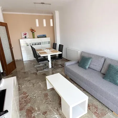 Babu Bcn - Welcoming, Peaceful, 20 Min Airport Drive, Easy Street Parking, 70m2 Apartament *