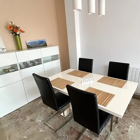 Babu Bcn - Welcoming, Peaceful, 20 Min Airport Drive, Easy Street Parking, 70m2 Апартаменты